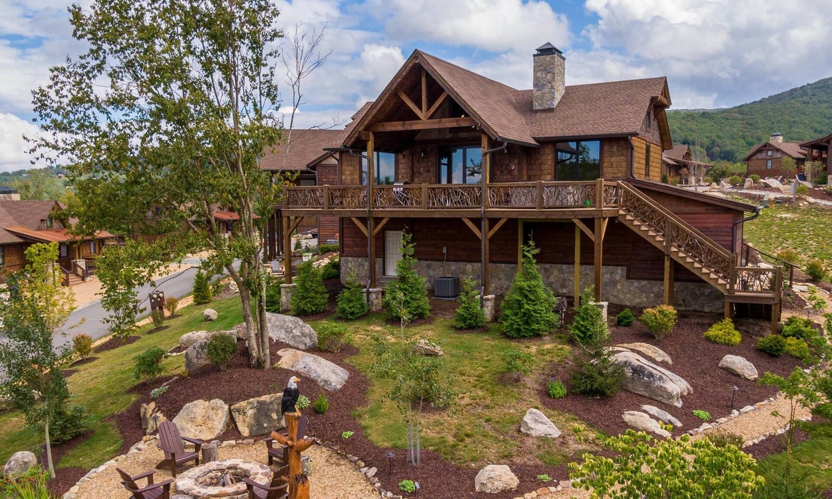 Banner Elk House | CaBearnet at Eagles Nest - Sunrise & Sunset view! Pets, firepit, hot tub, amenities