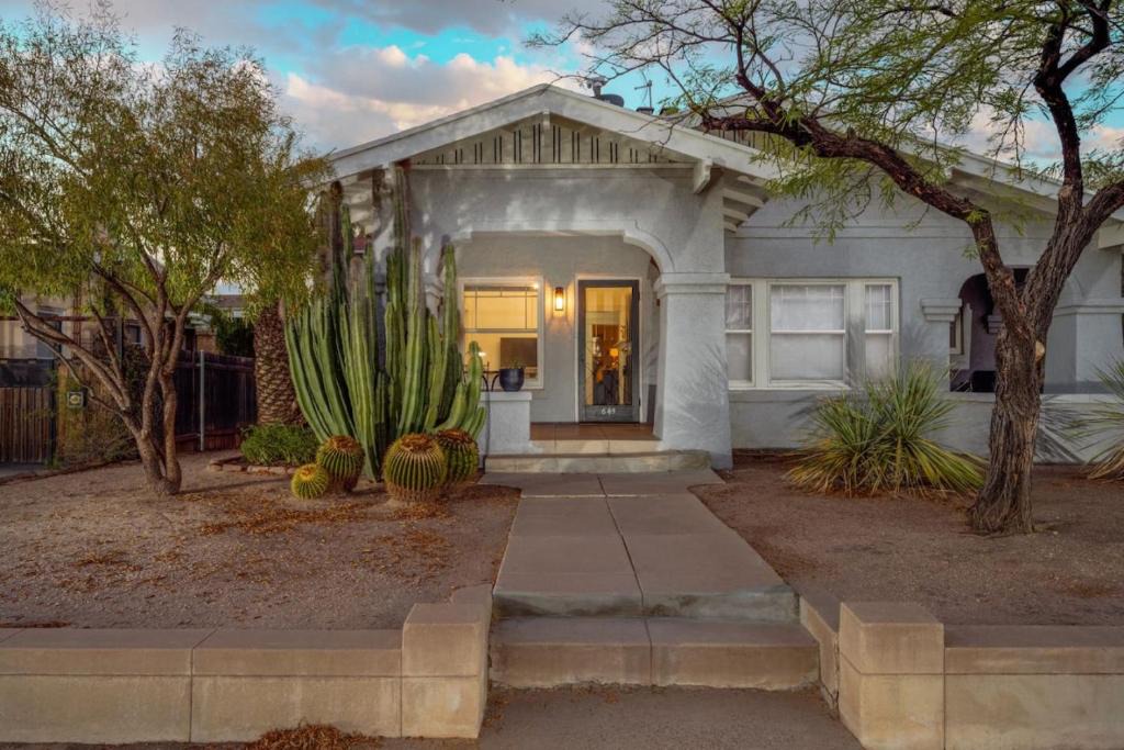 West University House | Casitas #2 & #3 Compound