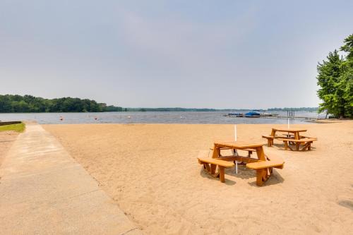 Gloria Glens Park House | Chippewa Lake Cottage w/Fire Pit!