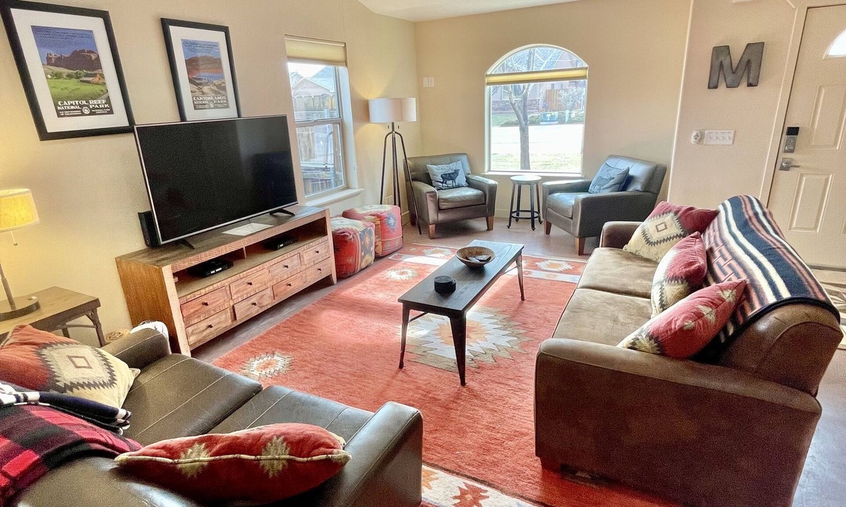 Moab South Valley House | Elegant, Rustic: 2 king beds, 3 bd, 2 bath, private yard, community pool & spa