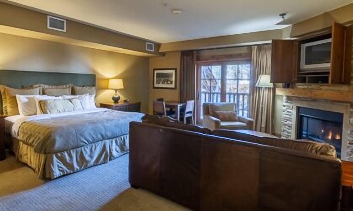 Tamarack Apartment | Endless Summer Mountain Studio | Saltwater Hot Tub | Fitness Center