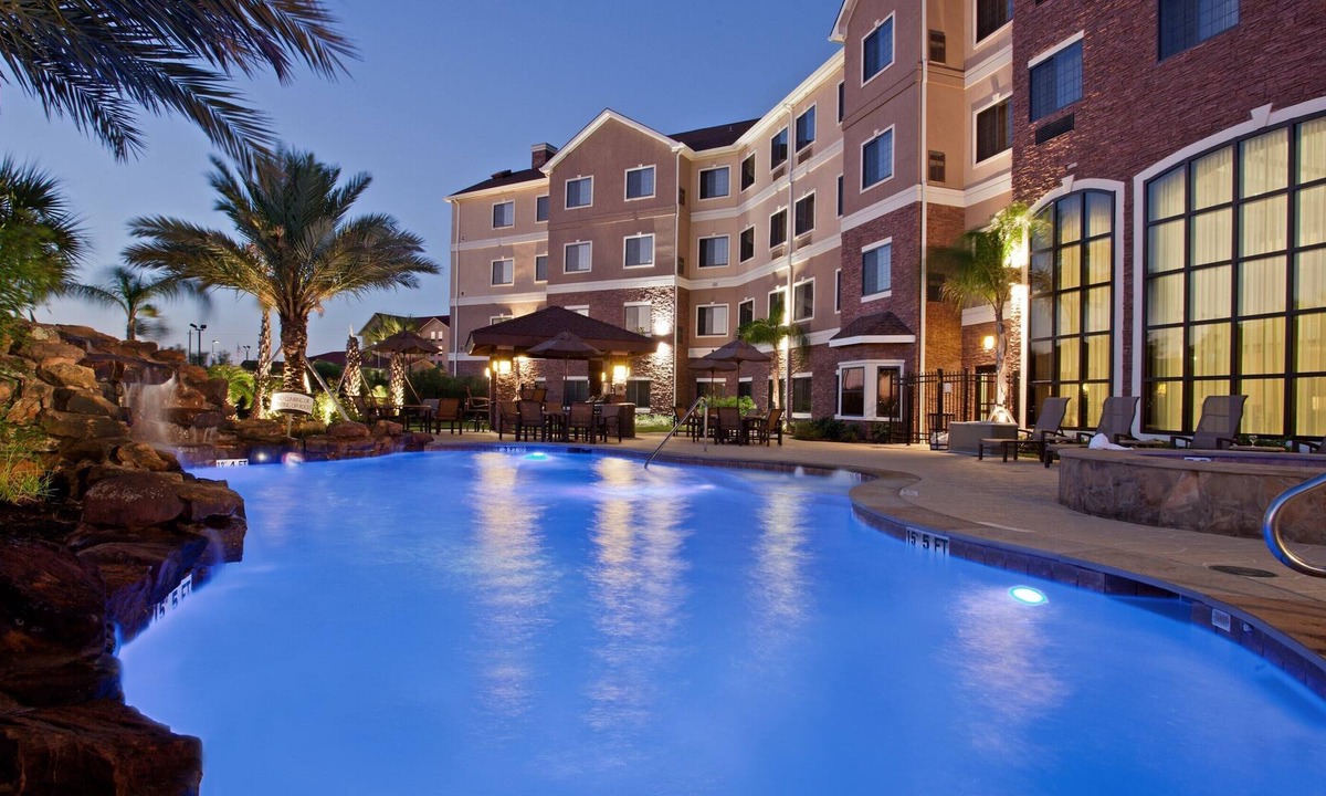 Webster Apartment | Free Breakfast + Outdoor Pool + 24 Hour Business Center | Close to NASA