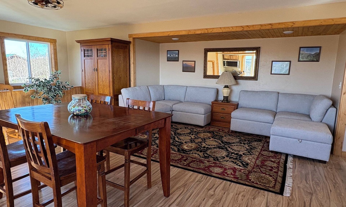 Babb Apartment | Glacier View Loft at Duck Lake
