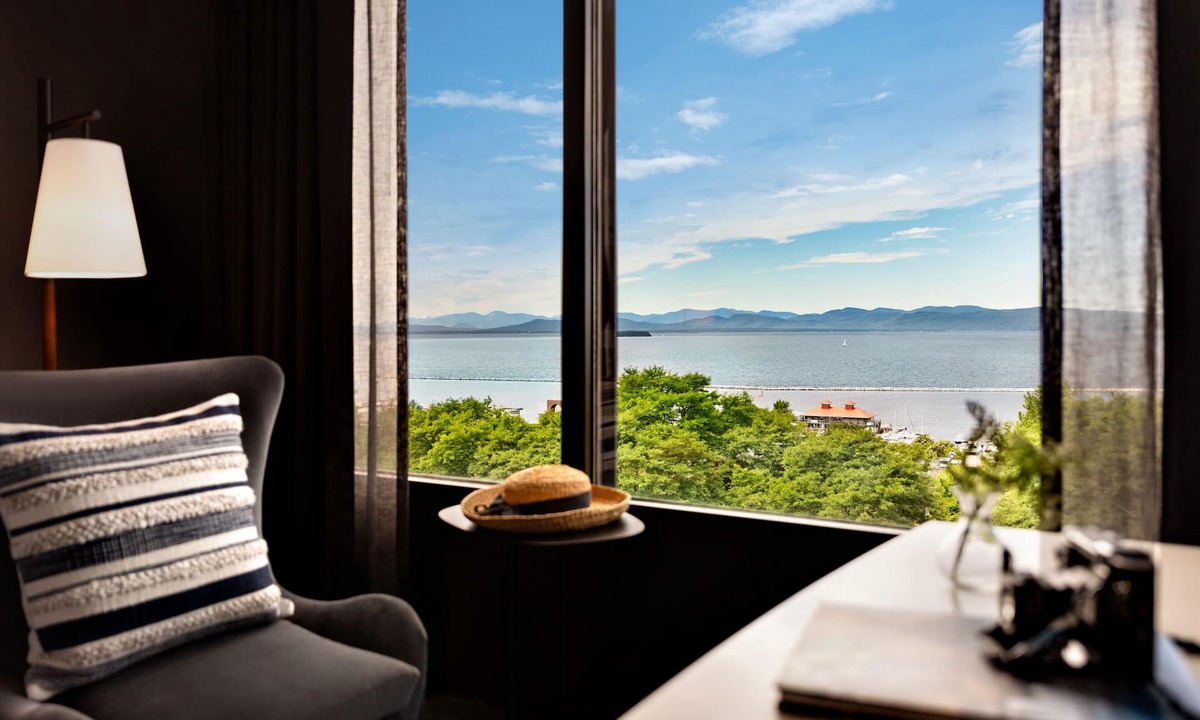 Burlington Hotel | Hotel Champlain Burlington, Curio Collection by Hilton