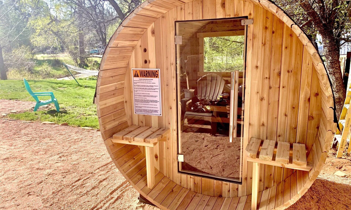 Strawberry House | Log Cabin Creekside Mountain Retreat