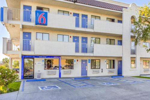 Interchange Square Hotel | Motel 6-Phoenix, AZ - West