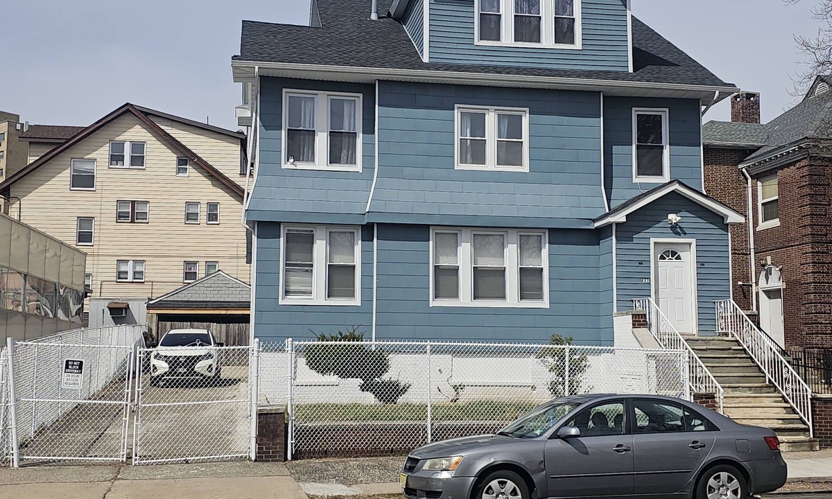 Weequahic Apartment | nSpacious, Comfy 3BR, 1BA Apt, Close to EWR, NYC, Beth Israel Hospital, MetLife,