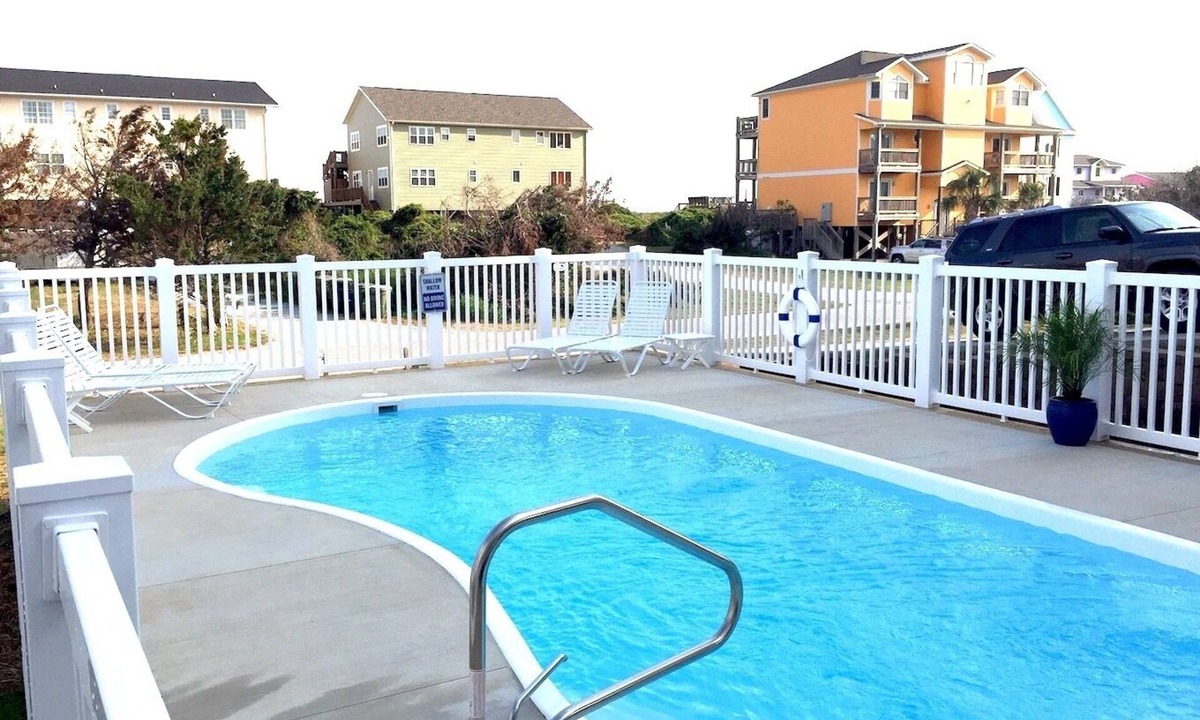 Emerald Isle House | OCEANVIEWS, 2nd row, private pool/volleyball ct! Aug 8 - 15th now available!