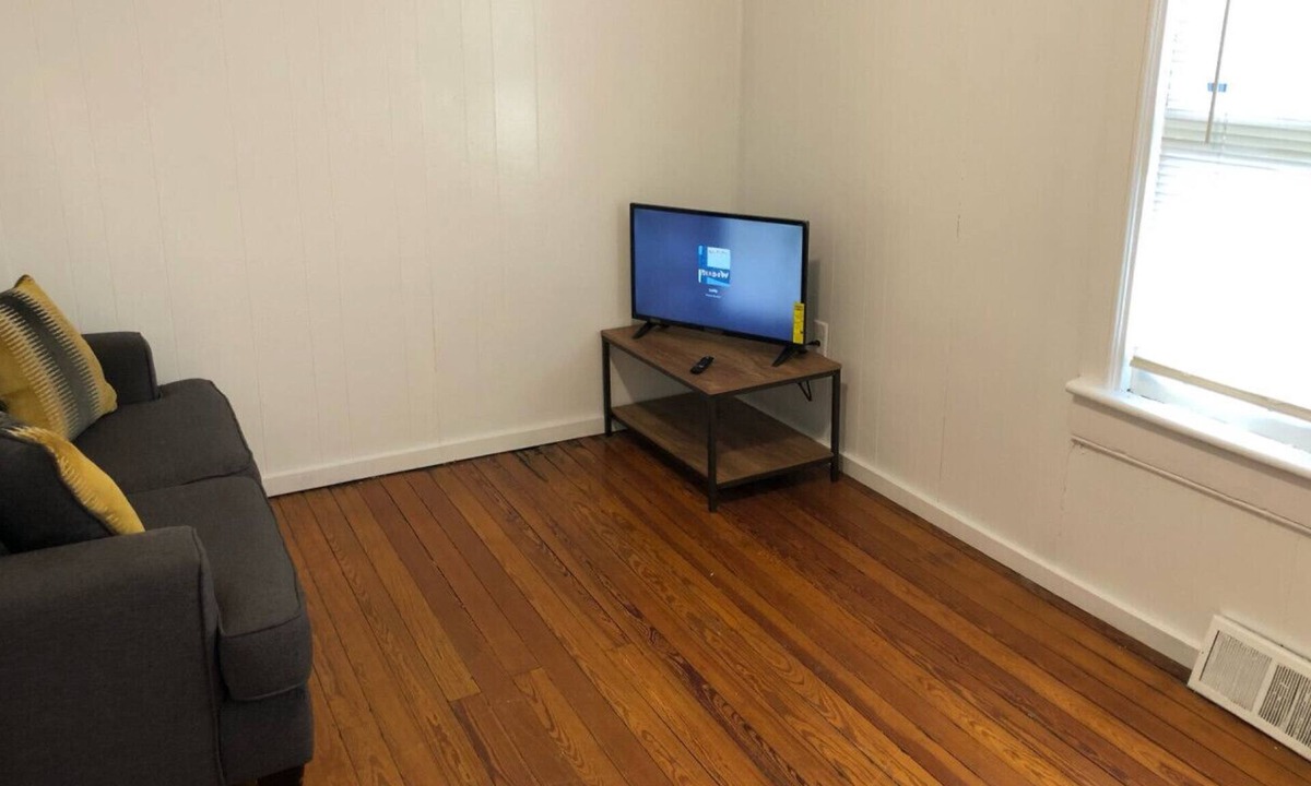 Perth Amboy House | Private house, 1-bedroom, 1-bathroom, MetLife Stadium Major international sporting event 35 minutes