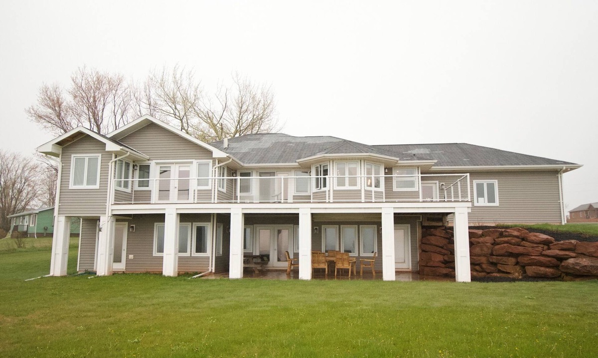 Vernon Bridge House | Spacious Coastal peaceful retreat.