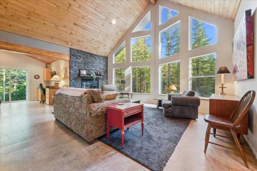 Tobermory House | Tobermory PRIVATE Wooded Retreat All-Season