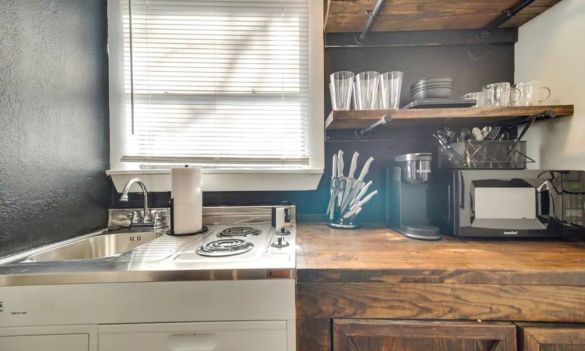 Gentry Cabin | Tranquil Ozarks Studio Retreat with Woodland Views, Near Fishing, Hiking & Gentry, AR