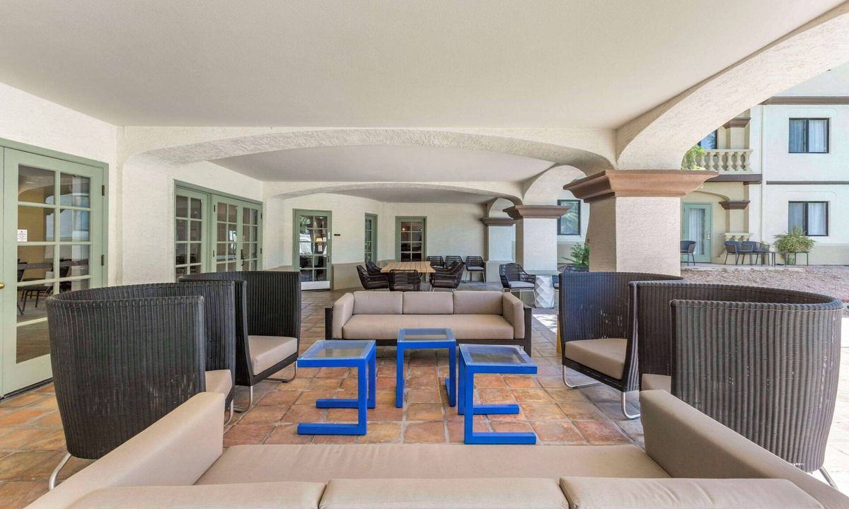 Surprise Original Townsite Hotel | Windmill Suites Surprise - Phoenix, an Ascend Collection Hotel