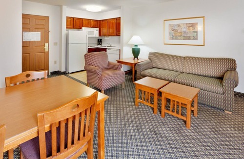 Allentown Apartment | 1 Bedroom | Free Breakfast. Outdoor Pool & Hot Tub