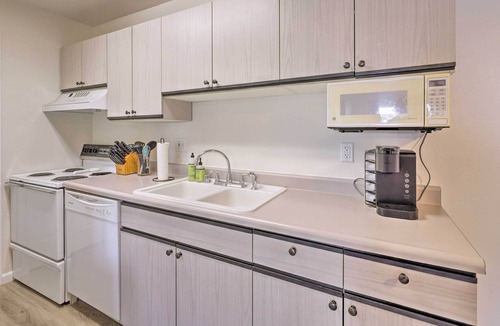 Pullman Condo | 2BR Condo 1 mile from WSU on Bus Line