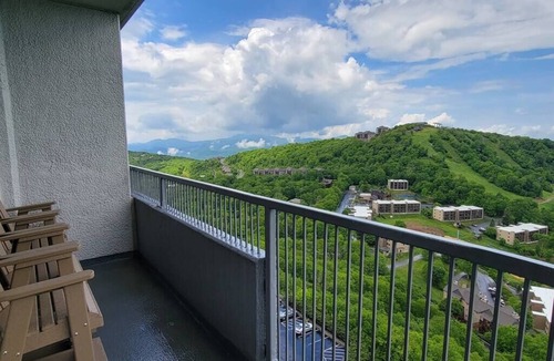 Sugar Mountain Condo | Altitude Adjustment - King bed, Gig-Speed Internet, Mountain View, Ski