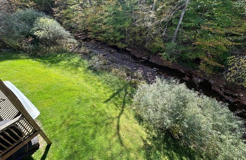 Edray Apartment | Base Mountain 2 Bedroom with Winter Shuttle to/from Snowshoe Village