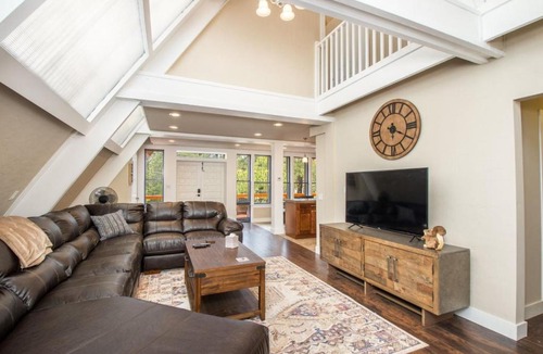 Kachina Village House | Blissful Pine Chalet