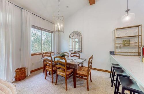 Willow Grove Apartment | Blue River Grove