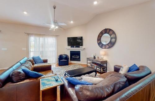 Westlake Corner House | Briarcliff - 3000 sq ft waterfront home w/private dock, 2 kitchens & pool table