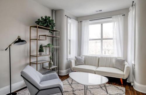 Adams Morgan Apartment | Calvert Cottage 3 - Perfect Location in Adams Morgan and Authentic Charm