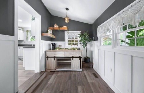 Valois House | Cedar Grove Cottage: 3 bedroom garden paradise on Seneca Lake wine trail
