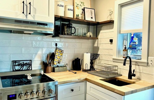 Somers Bed & Breakfast | Charming 1 bed/bath Suite in waterfront Cottage