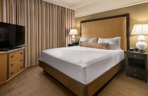 Gainey Village Villas Hotel | Convenient Stay, Superb Location! Near Portalis Office Park, Free Parking!