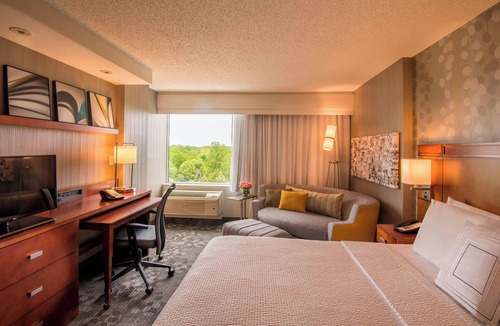 Friendship Village Hotel | Courtyard by Marriott Bethesda/Chevy Chase