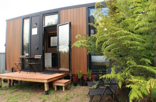 Waitoki House | Cozy Cabin2 at Dairy Flat Farm