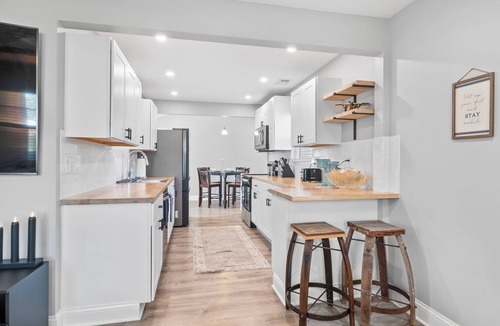 Near East Columbus House | Cozy pet friendly Downtown Ranch W/Yard + Garage