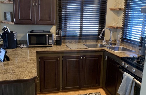 Stevensville Cottage | Cozy, Romantic , Private Cottage