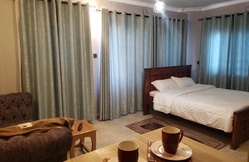 Central Province Bed & Breakfast | Cozy, spacious studio 100metres from Meru-maua highway. Only 3km from town.