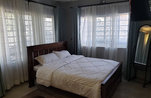 Central Province Bed & Breakfast | Cozy, spacious studio 100metres from Meru-maua highway. Only 3km from town.