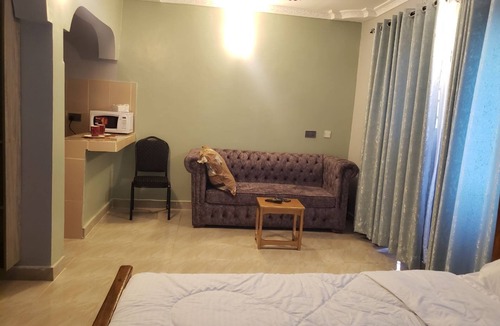 Central Province Bed & Breakfast | Cozy, spacious studio 100metres from Meru-maua highway. Only 3km from town.