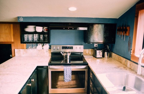 Bear Valley Condo | Creekside Bear Den Beautifully newly remodeled condo close to everything!
