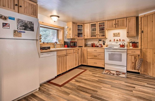 Clancy Cottage | Creekside Clancy Cabin in Helena Natl Forest!