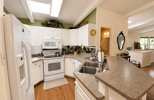 Hermosa House | Creekside Retreat with Yard, Close to Downtown and Ski, Dog Friendly