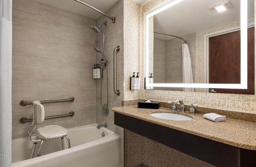 Edison Hotel | Crowne Plaza Edison by IHG