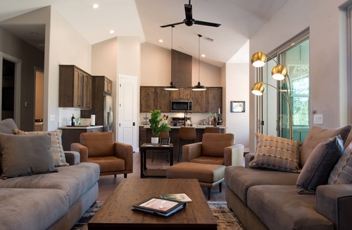 Williams House | Custom 4bd Mountain & Golf Retreat, Sleeps 8, A/C, Close to All Key Attractions