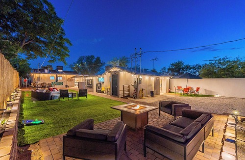 Santa Rita Park House | Downtown gem cooler than outside! Urban Oasis w-swim spa and cool outdoor vibes
