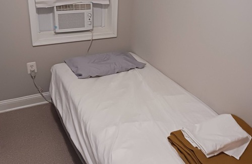 Jefferson Manor Apartment | Excellent for quick intown trips and smoke friendly.