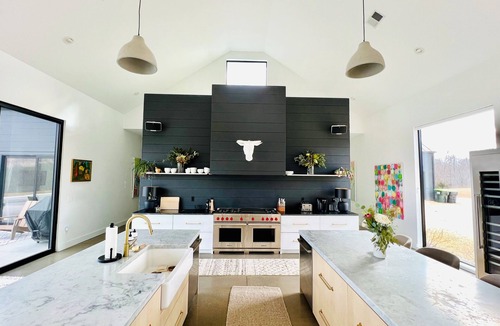 Batesville House | FAB MODERN BARN w/heated pool, views & 21+ acres - close to UVA & Vineyards!