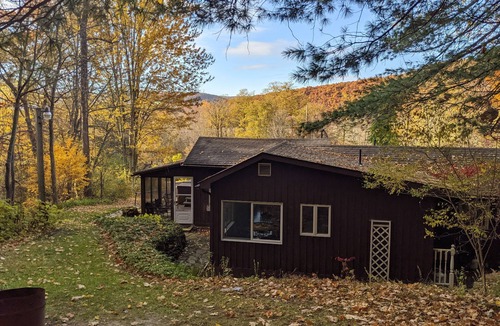 Naples Cottage | Falling Waters Retreat - Hot Tub Fire Pit Finger Lakes Escape