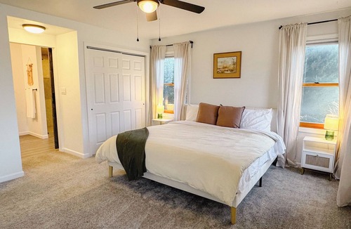 Grand Junction House | Group Base Camp - Sleeps 15+, 2x Game Rooms, Hot Tub