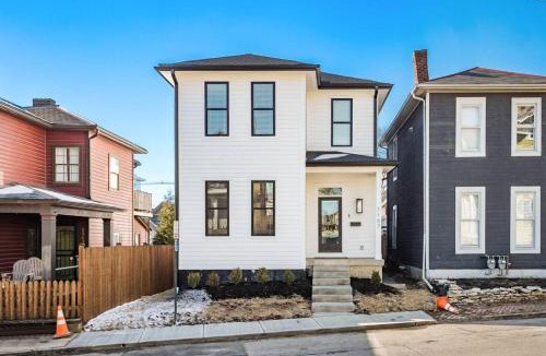Italian Village House | High End New Build, Rooftop Hot Tub, City Views