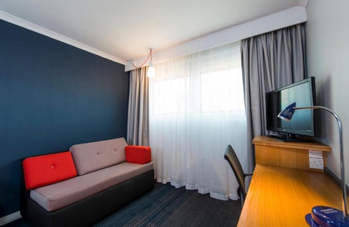 Quedgeley Hotel | Holiday Inn Express Gloucester - South by IHG