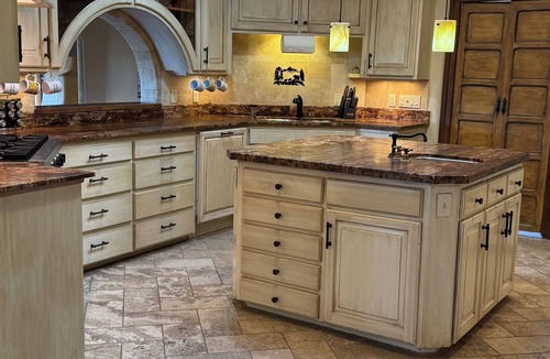 Vista Encantada House | House in very close proximity to SF mountains where you can see the forest areas in great detail, 4 min drive to downtown SF plaza for great New Mexican food. Popular activities in SF is hiking , mountain biking in the summer, skiing & snowboarding.