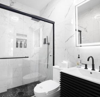 Northeast Apartment | Impeccable Capitol Hill Apartment Free parking Pass