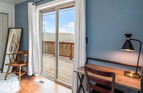 Three Forks House | INCREDIBLE VIEWS + FAST WIFI, 10 private acres